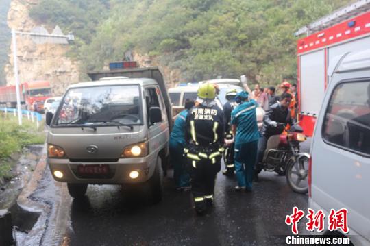 雪峰山隧道车祸3死8伤系谣言 不实信息误导公众